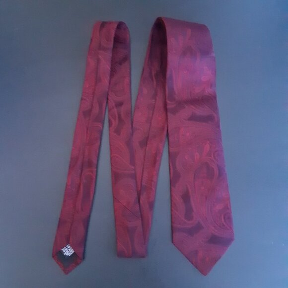 Hugo Boss Deep Red Paisley 100% Silk Tie - Picture 8 of 10